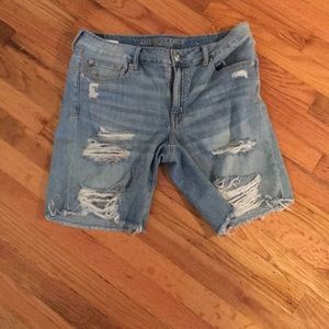 AE girlfriend Bermuda short